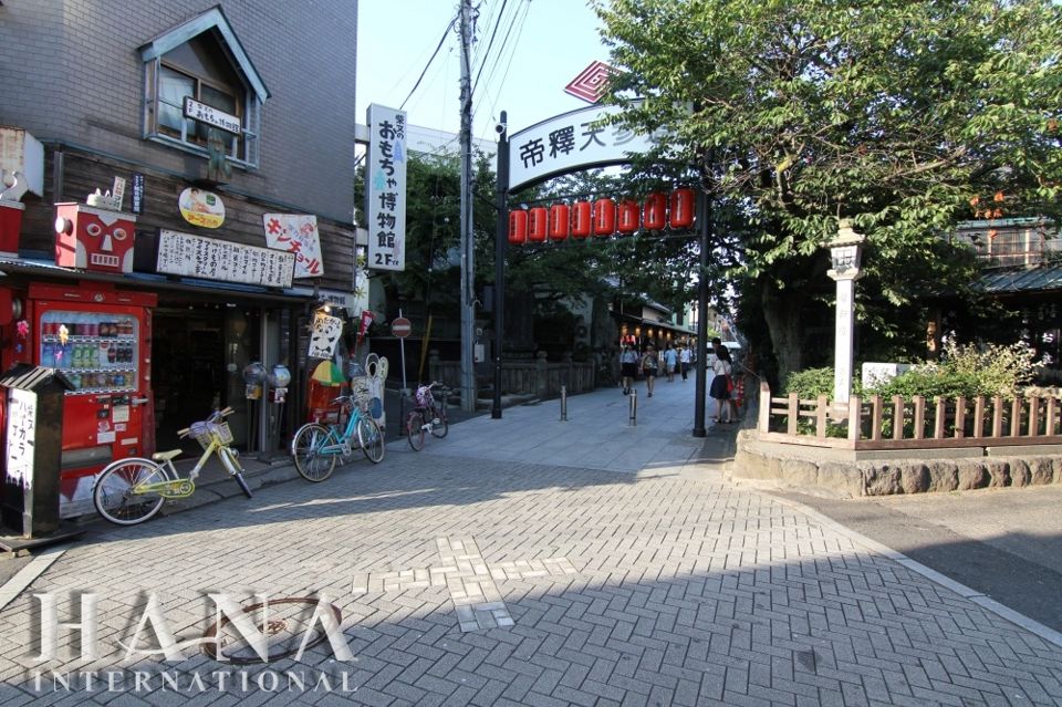 近くの柴又帝釈天門前参道商店街まで1,158m(徒歩15分)