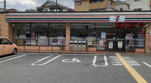 近くのセブンイレブン 吹田佐井寺4丁目店まで579m(徒歩8分)