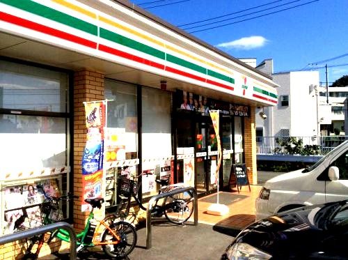 近くのセブン‐イレブン 横浜港南店まで908m(徒歩12分)