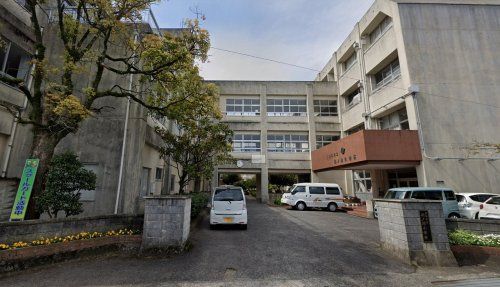 近くの小学校まで1,448m（徒歩19分）