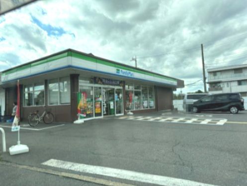 近くのファミリーマート さいたま田島九丁目店まで791m（徒歩10分）