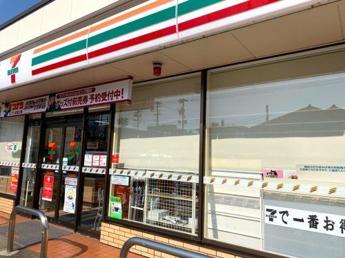 近くのセブンイレブン小矢部市役所前まで718m(徒歩9分)