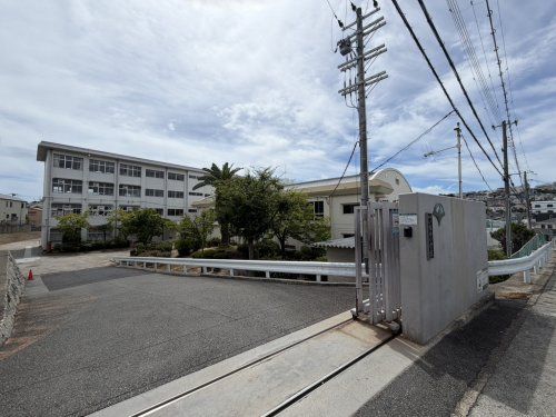 近くの神戸市立福田小学校まで473m(徒歩6分)