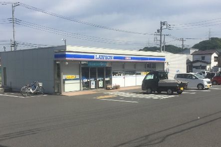 近くのローソン 横須賀岩戸三丁目店まで724m(徒歩10分)