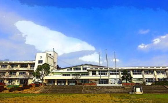 近くの豊岡市立五荘小学校まで1,216m（徒歩16分）