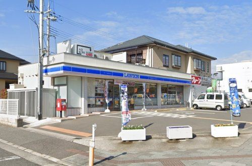 近くのコンビニまで725m（徒歩10分）