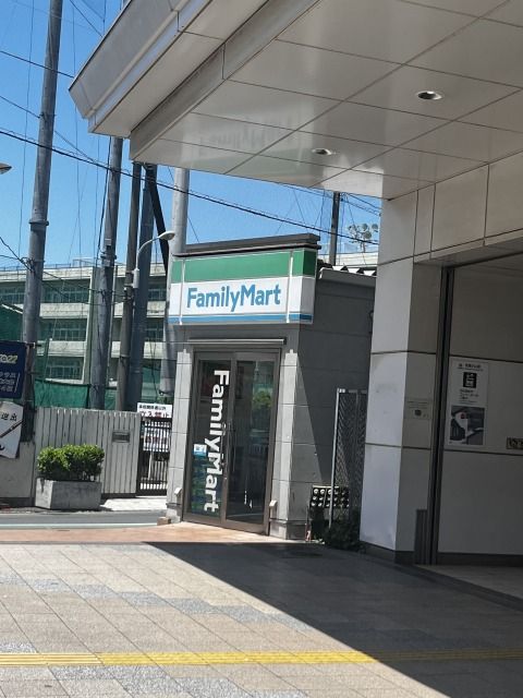 近くのファミリーマート　サンズ武蔵小山駅前店まで242m（徒歩4分）