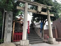 近くの貴船神社まで3m（徒歩1分）