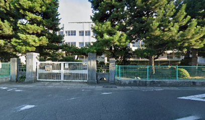 近くの小学校まで2,580m（徒歩33分）