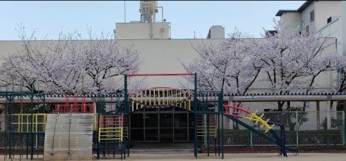 近くの大阪市立中島中学校まで751m（徒歩10分）