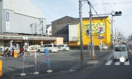 近くのセブン-イレブン門真岸和田１丁目店まで100m（徒歩2分）