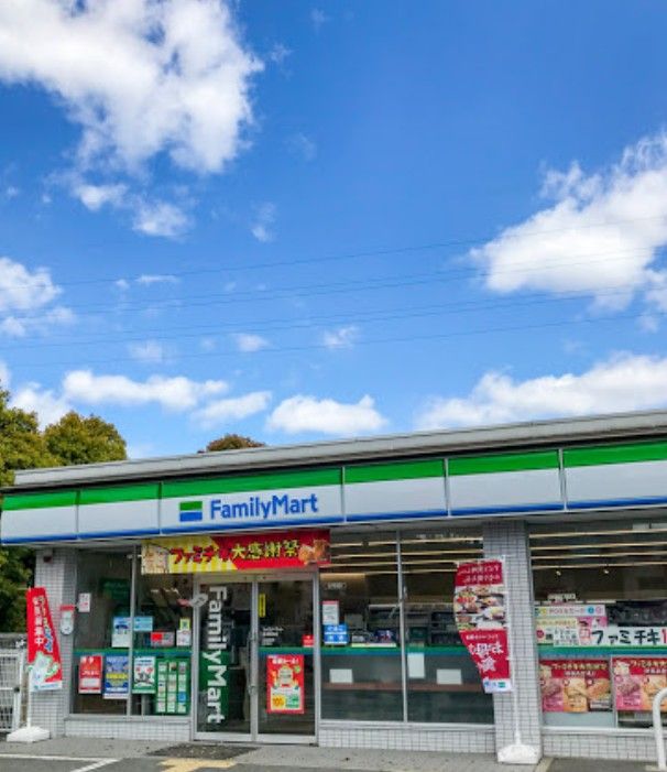 近くのファミリーマート 摂津別府店まで583m（徒歩8分）