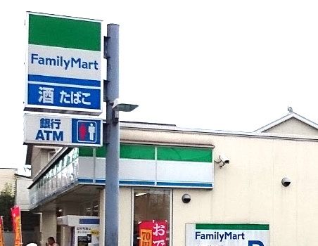 近くのコンビニまで550m（徒歩7分）