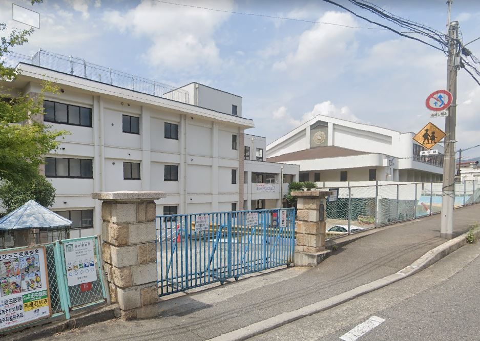 近くの呉市立宮原小学校まで550m(徒歩7分)