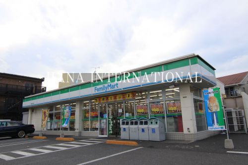 近くのファミリーマート島根四丁目店まで141m(徒歩2分)