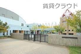 近くの小学校まで454m（徒歩6分）