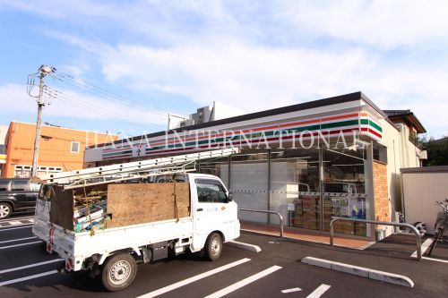 近くのセブンイレブン三鷹南原店まで149m（徒歩2分）