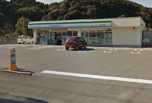 近くのファミリーマート 松原町店まで411m(徒歩6分)