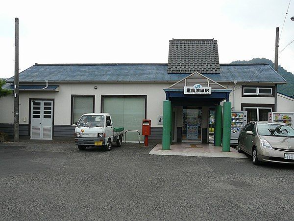 近くのＪＲ高徳線讃岐津田駅まで510m（徒歩7分）