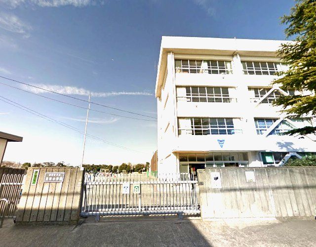 近くの横須賀市立望洋小学校まで233m（徒歩3分）