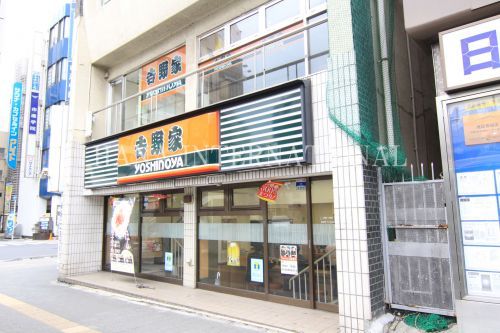 近くの飲食店まで564m（徒歩8分）