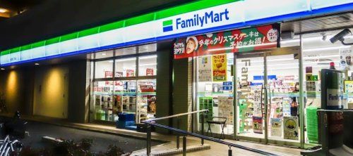 近くのファミリーマート 本庄西二丁目店まで627m（徒歩8分）