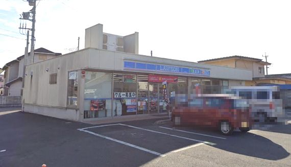 近くのコンビニまで889m（徒歩12分）