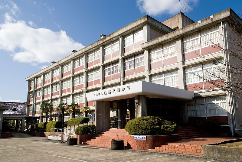 近くの兵庫県立日高高校まで139m（徒歩2分）