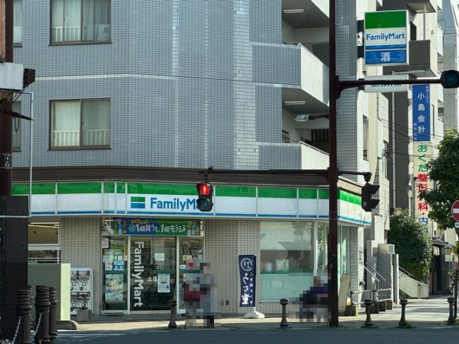 近くのファミリーマート わらび西口店まで48m（徒歩1分）
