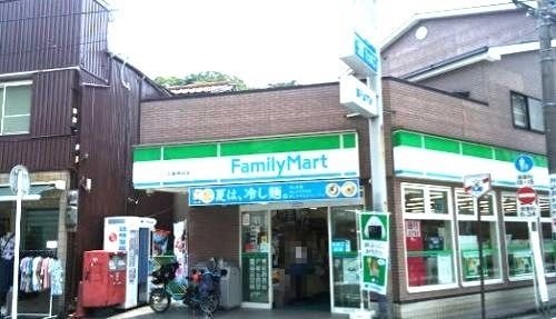 近くのコンビニまで257m（徒歩4分）