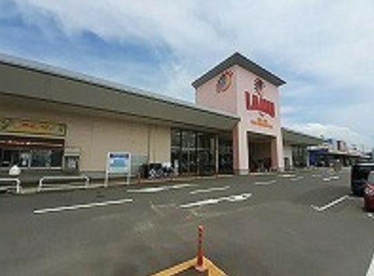 近くのラ・ムー高松東店まで92m(徒歩2分)