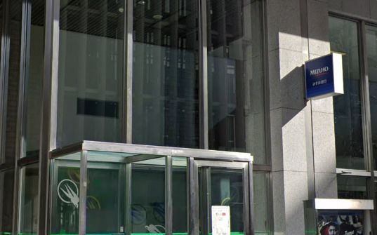 近くのみずほ銀行大阪支店まで279m(徒歩4分)