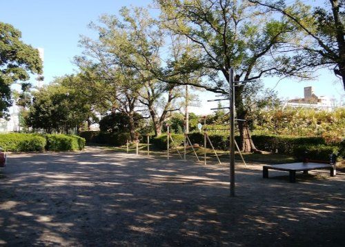 近くの公園まで163m（徒歩3分）
