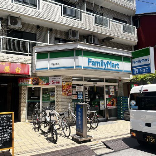 近くのコンビニまで237m（徒歩3分）