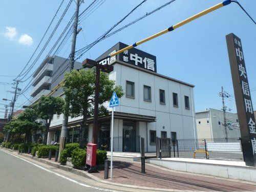 近くの京都中央信用金庫田辺駅前支店まで22m(徒歩1分)