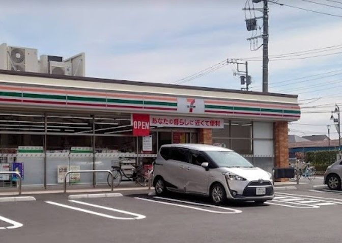 近くのコンビニまで1,137m（徒歩15分）