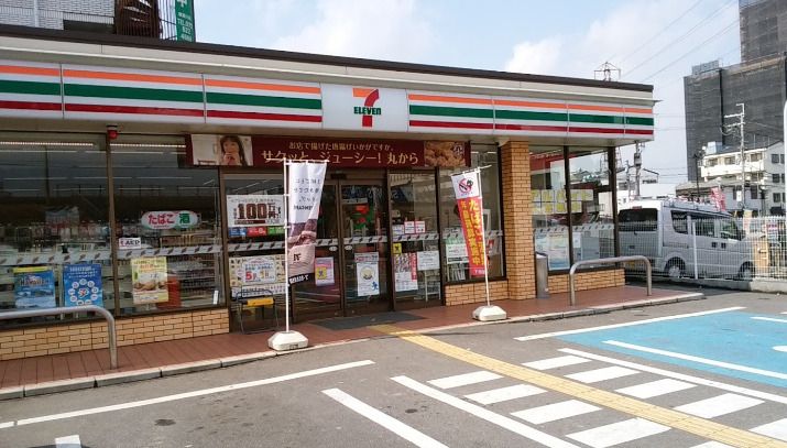 近くのセブンイレブン 寝屋川音羽町店まで715m(徒歩9分)
