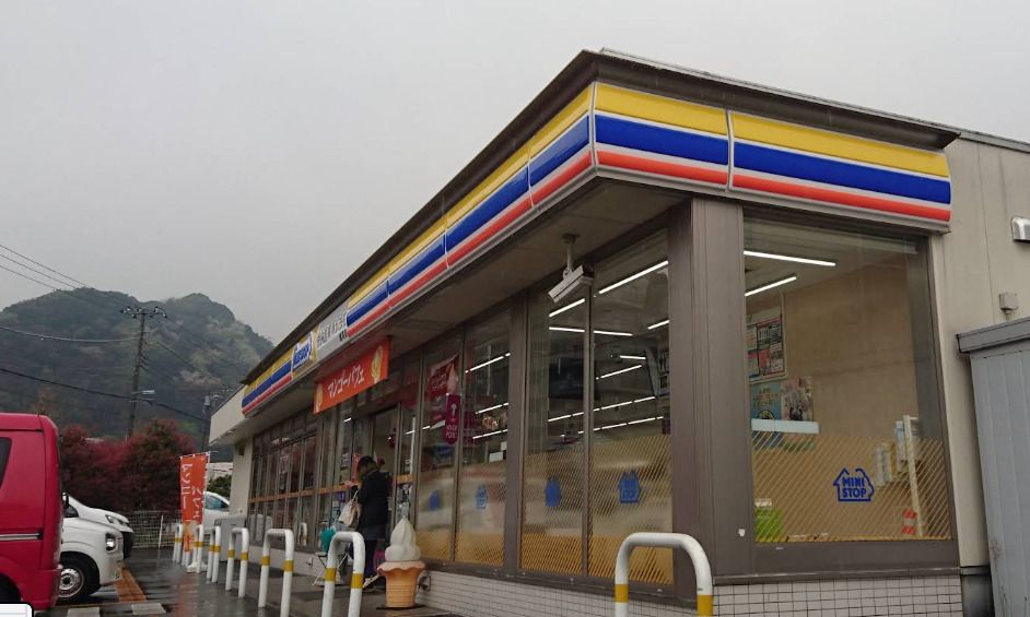 近くのミニストップ 横須賀内川店まで64m（徒歩1分）
