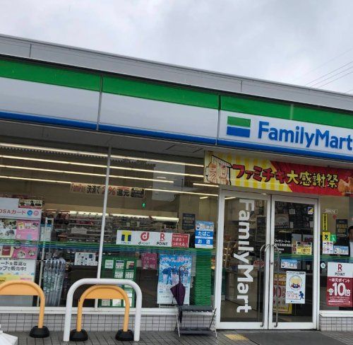 近くのファミリーマート 枚方長尾家具町店まで533m(徒歩7分)