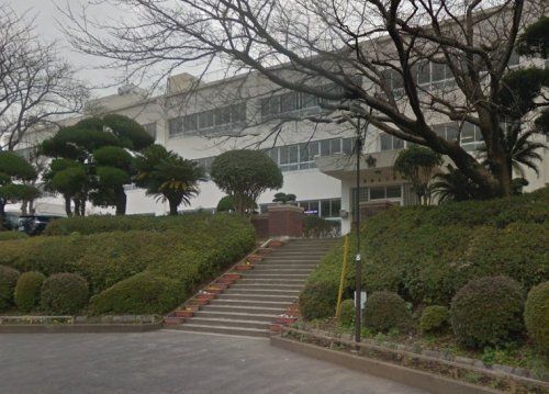 近くの諫早市立真津山小学校まで1,120m（徒歩14分）