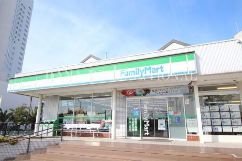 近くのファミリーマート浦安マリーナ店まで578m（徒歩8分）