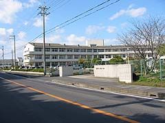 近くの野洲市立北野小学校まで1,380m(徒歩18分)