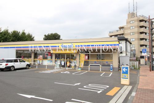 近くのミニストップまで675m（徒歩9分）