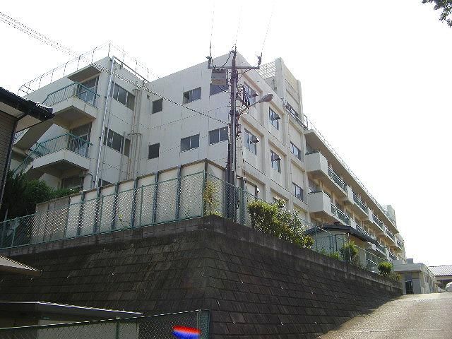 近くの小学校まで318m（徒歩4分）