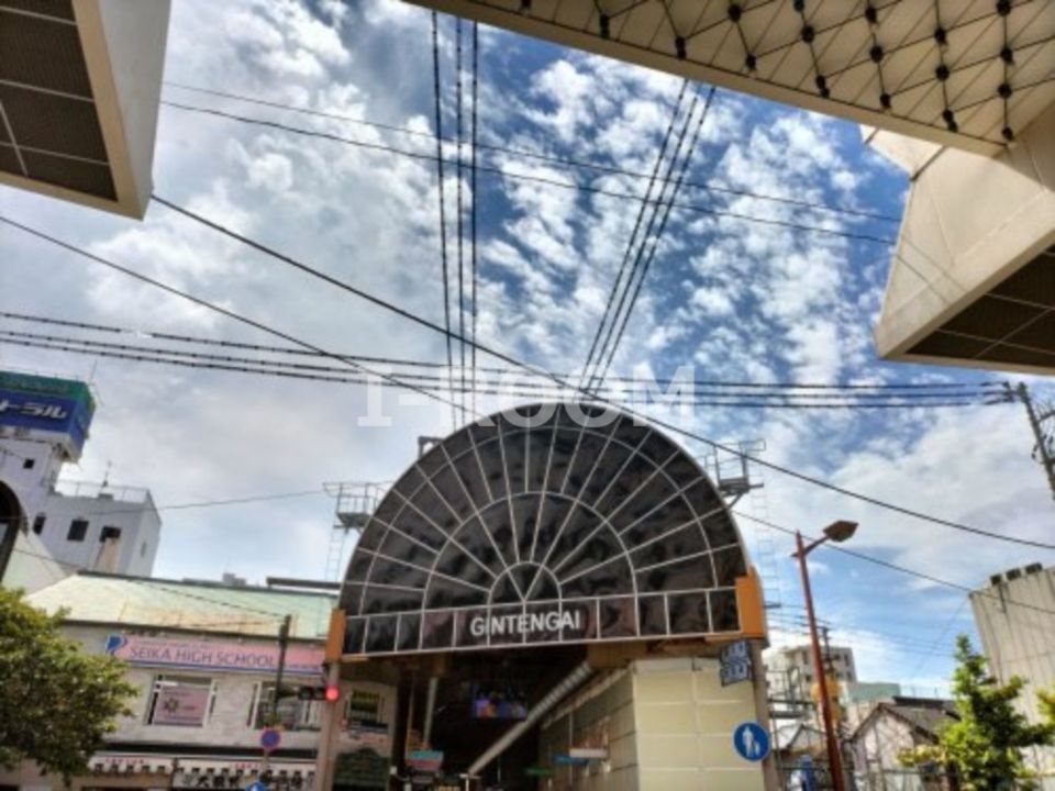 近くの松山銀天街商店街まで781m(徒歩10分)