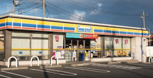 近くのミニストップ 昭島緑町３丁目店まで798m（徒歩10分）