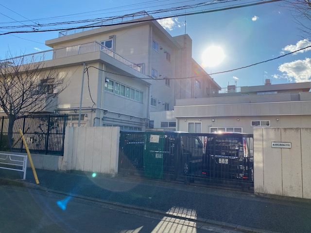 近くの横浜市立南吉田小学校まで488m（徒歩7分）