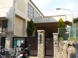 近くの神戸市立本山南中学校まで510m（徒歩7分）
