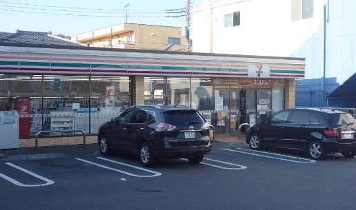 近くのセブンイレブン 横須賀根岸町4丁目店まで619m（徒歩8分）