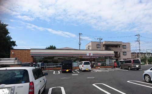 近くのセブンイレブン 朝霞浜崎4丁目店まで834m（徒歩11分）